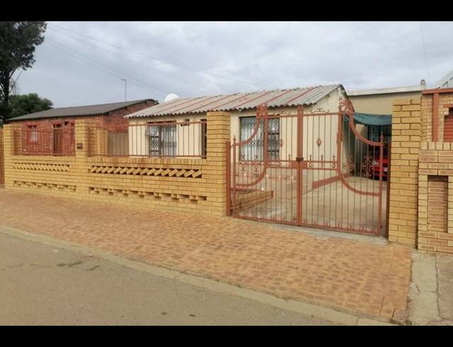 2 BEDROOM HOUSE FOR SALE IN MOLETSANE